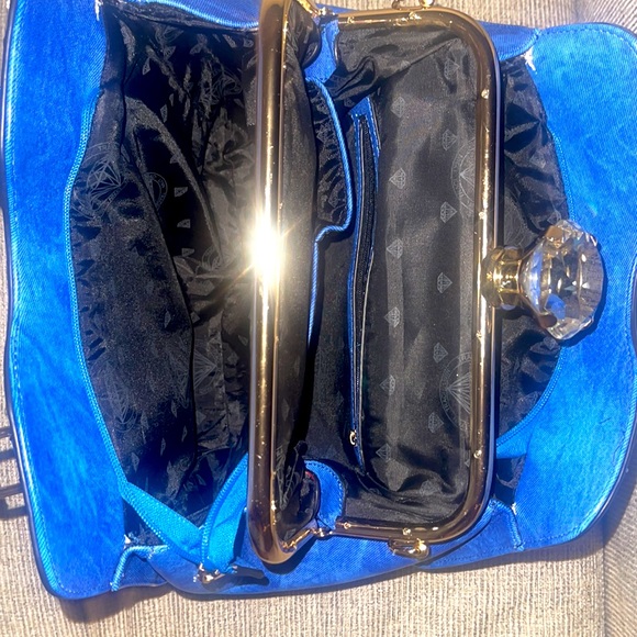 Traci Lynn Woman’s handbag. - Picture 4 of 4